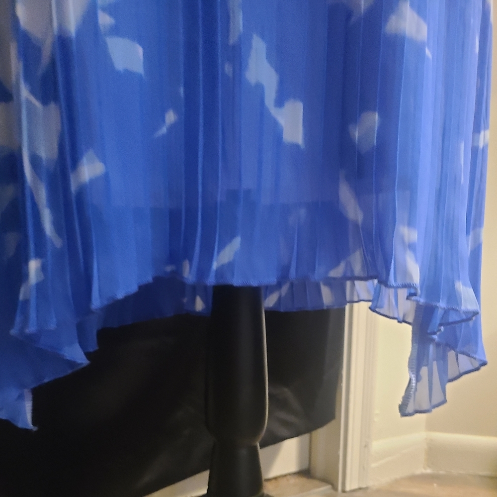 Dress - Picture 3 of 6